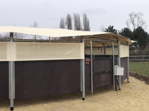 Führanlagen mit Windschutznetz Führanlagen für Pferde